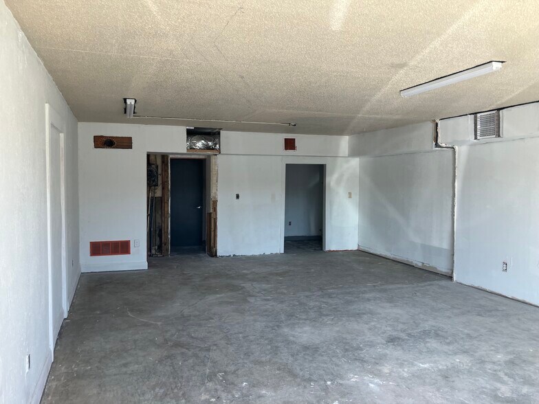 More Photos Of 12691-12695 Mcgregor Blvd, Fort Myers Unknown For Lease