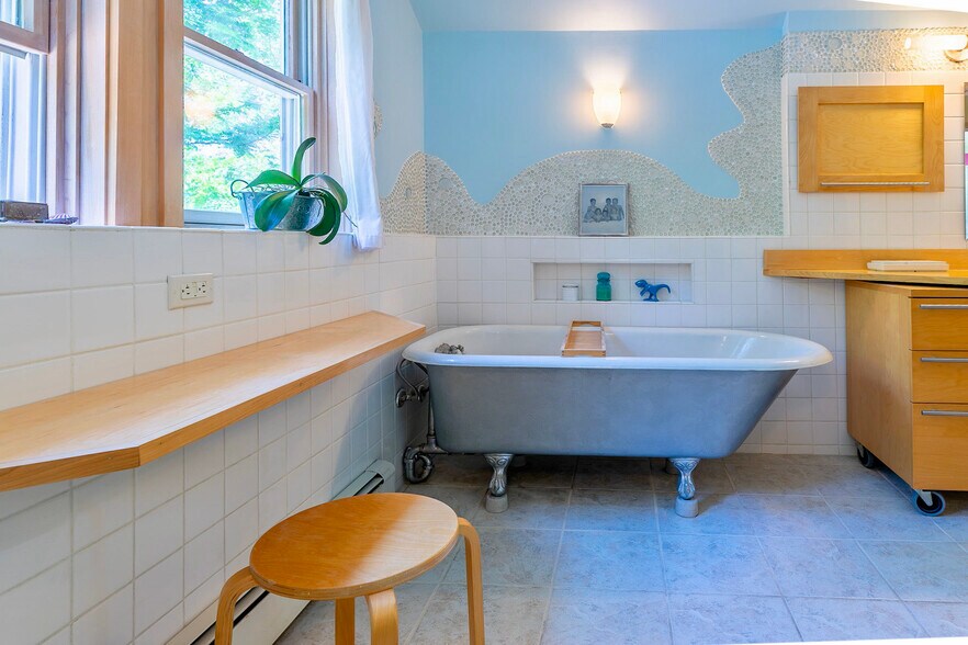 More Photos Of 5355 NY-212 Rt, Mount Tremper Hotel For Sale