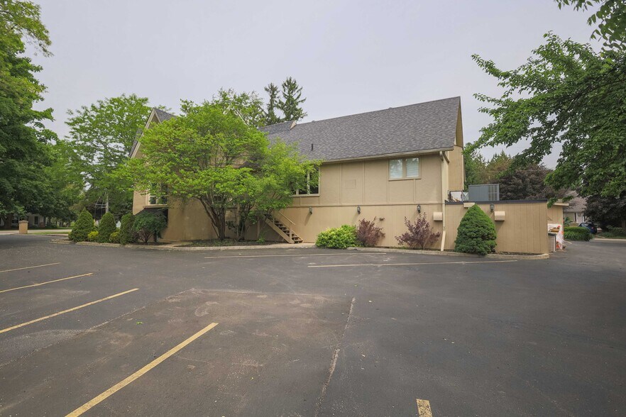 More Photos Of 646 Mount Pleasant Rd, Brant Freestanding For Sale