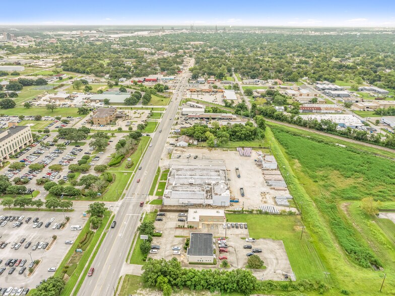 More Photos Of 3095 College St, Beaumont Medical For Sale