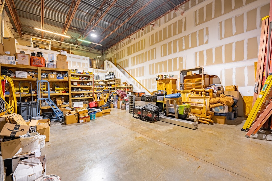 More Photos Of 571 NW Mercantile Pl, Port Saint Lucie Light Manufacturing For Lease