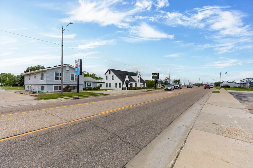 More Photos Of 902 W Union Ave, Litchfield Office For Sale