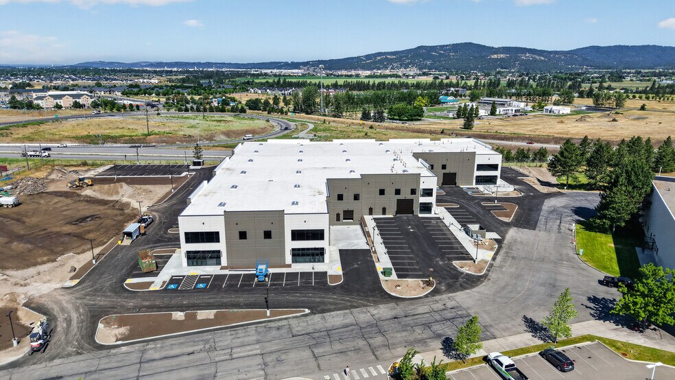 More Photos Of 22421 E Appleway Ave, Liberty Lake Showroom For Lease