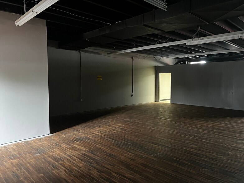 More Photos Of 5744 N Tryon St, Charlotte Freestanding For Lease