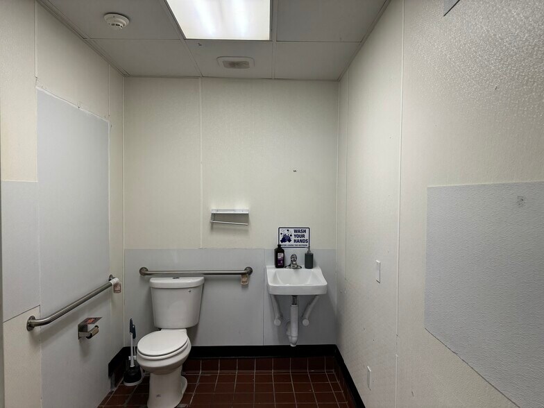 More Photos Of 1309 S Salisbury Blvd, Salisbury Restaurant For Lease