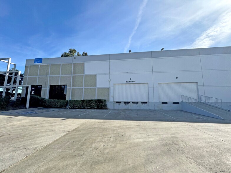 More Photos Of 5530-5554 Bandini Blvd, Bell Manufacturing For Lease