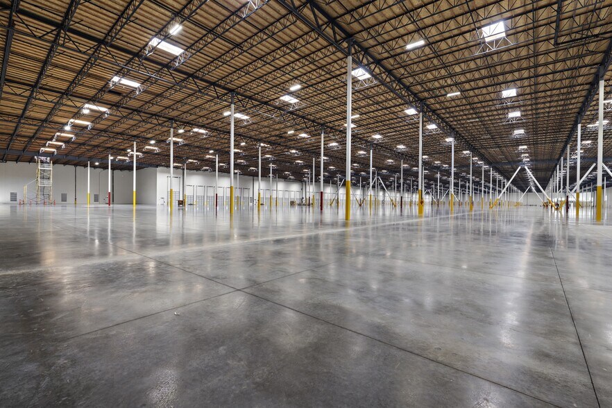 More Photos Of 2401 E Wardlow Rd, Long Beach Warehouse For Lease