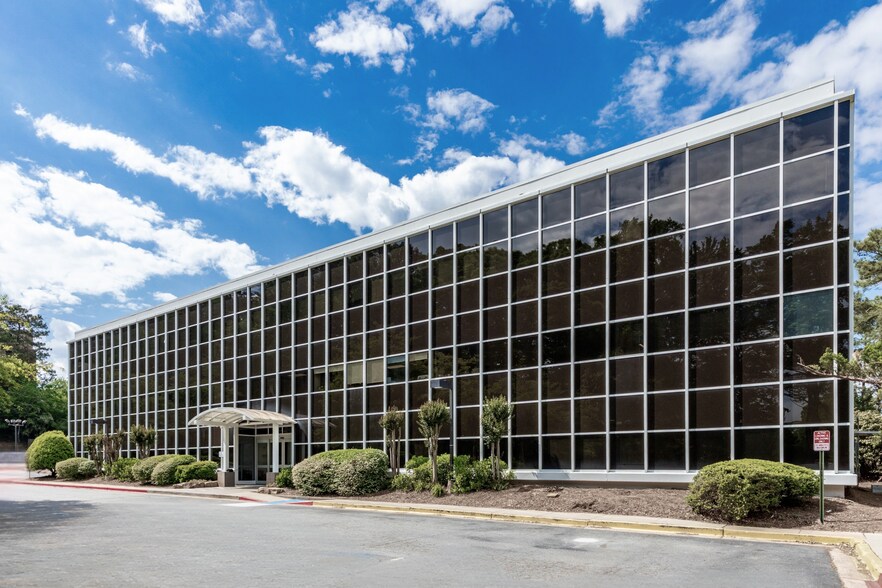 More Photos Of 1835 Savoy Dr, Atlanta Medical For Lease