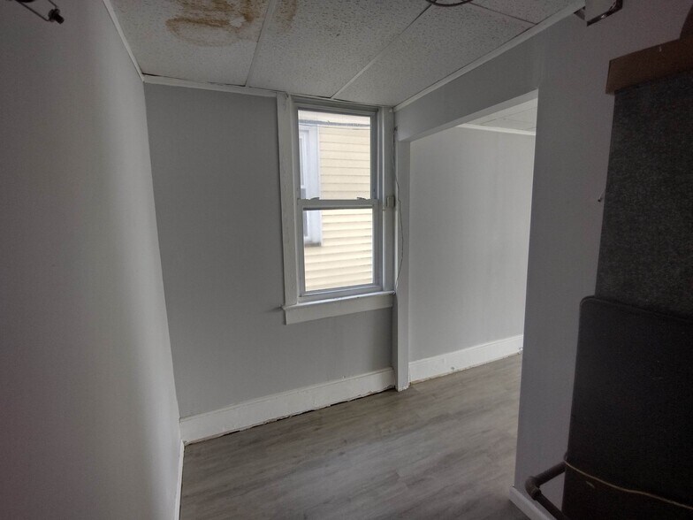 More Photos Of 4 S West Blvd, Newfield Storefront Retail Office For Lease