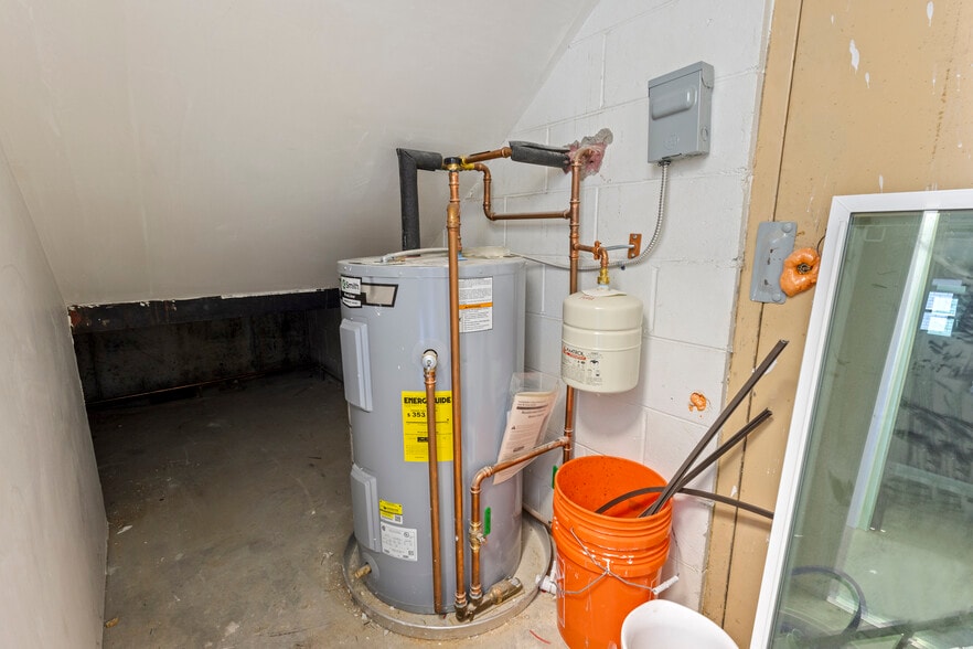 More Photos Of 1016 Park Ave, Cranston Loft Creative Space For Sale