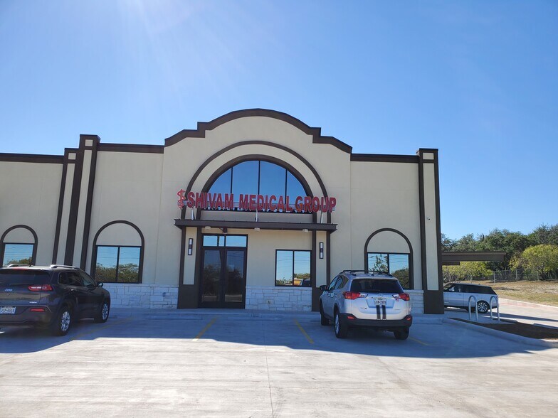 More Photos Of 8518 Culebra Rd, San Antonio Medical For Lease