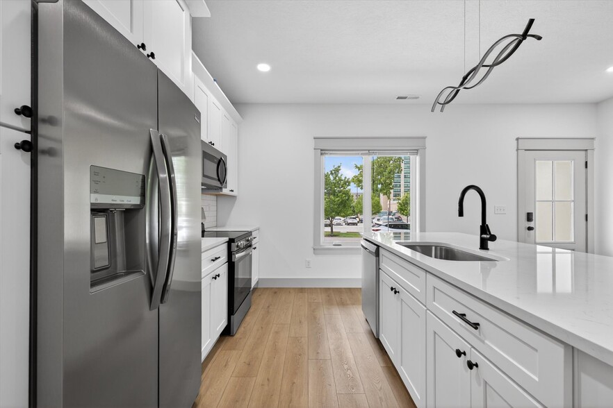 More Photos Of 326 N Jefferson St, Bloomington Apartments For Sale