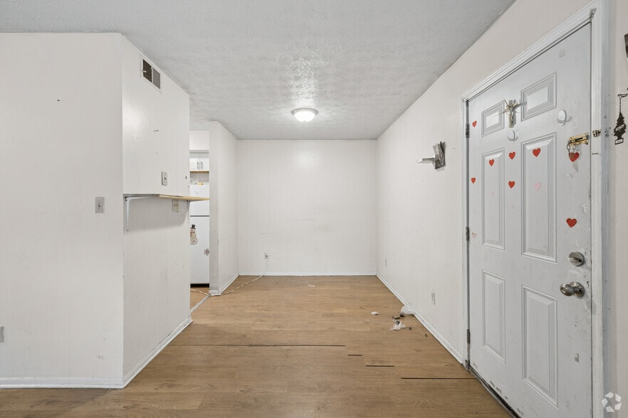 More Photos Of 2045 Cambridge Dr, Lexington Apartments For Sale
