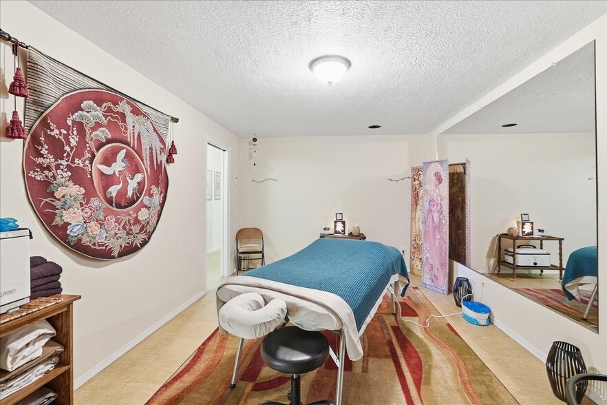 More Photos Of 198 W Marydale Ave, Soldotna Medical For Sale