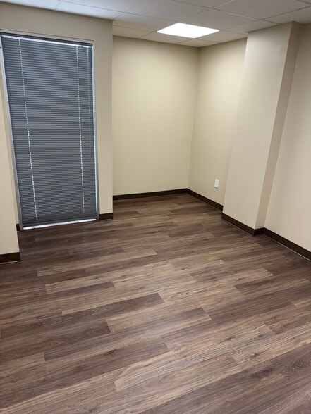 More Photos Of 104 Row 2, Lafayette Light Distribution For Lease