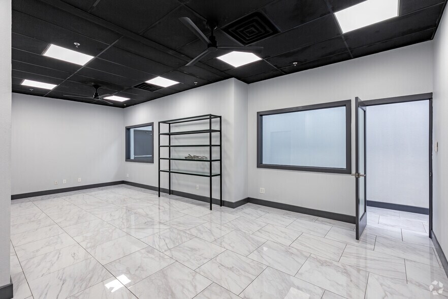 More Photos Of 1303 Dragon St, Dallas Storefront Retail Residential For Sale