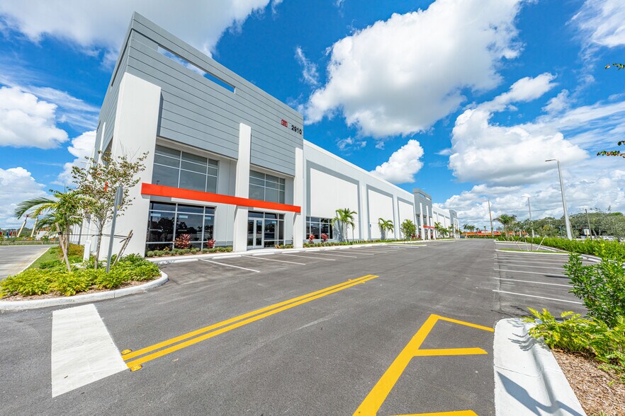 More Photos Of 2910 Stirling Rd, Hollywood Distribution For Lease