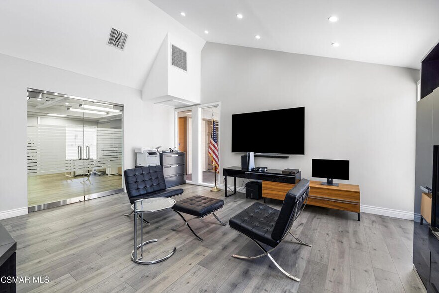 More Photos Of 2505 Canada Blvd, Glendale Office For Lease