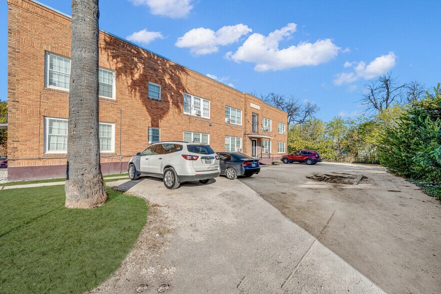 More Photos Of 1409 W Woodlawn Ave, San Antonio Apartments For Sale