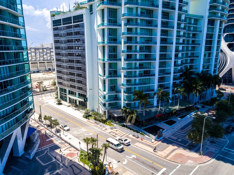 More Photos Of 900-990 Biscayne Blvd, Miami Apartments For Lease