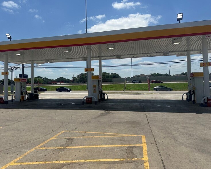 More Photos Of 1699 N I H 35, San Marcos Convenience Store For Sale
