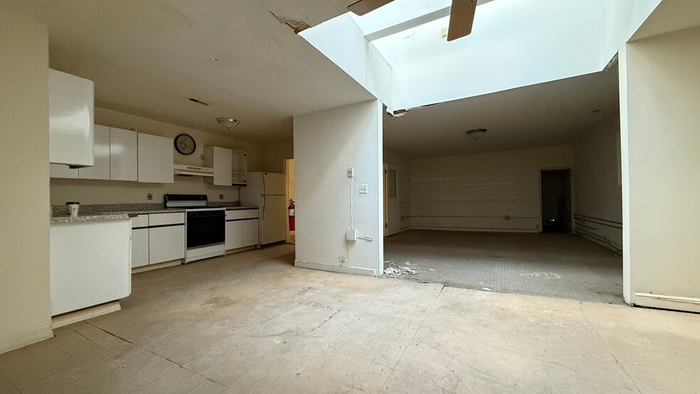 More Photos Of 1233 S Wabash Ave, Chicago Storefront Retail Office For Sale