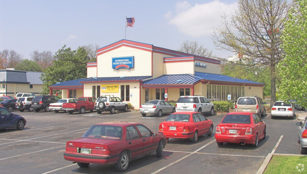 More Photos Of 5604 Merchants Center Blvd, Knoxville Restaurant For Lease