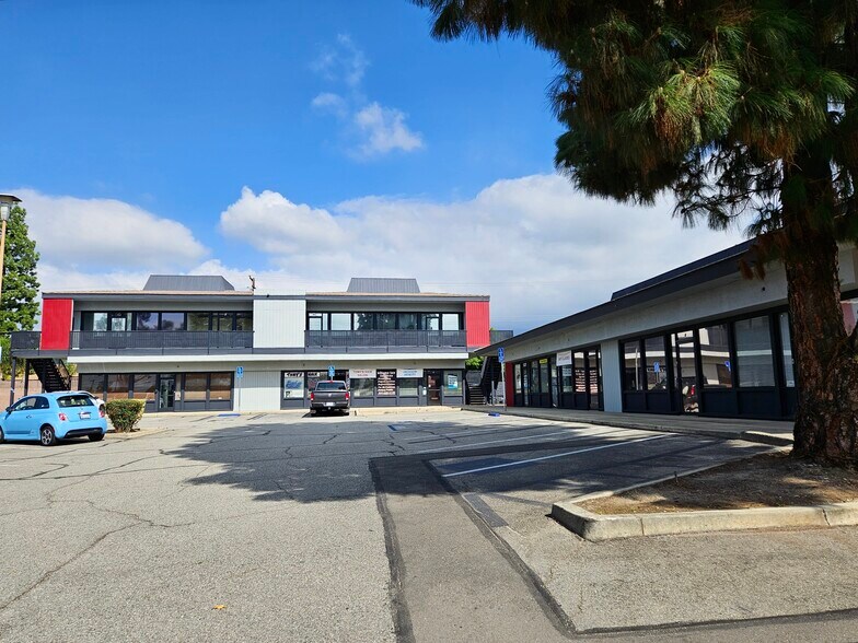 More Photos Of 985-987 W Foothill Blvd, Claremont Unknown For Lease