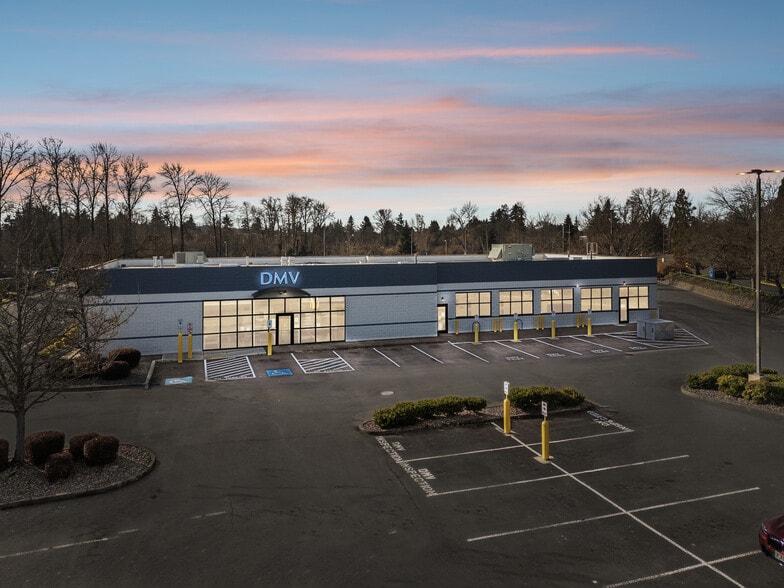 Primary Photo Of 499 Valley River Ctr, Eugene Health Club For Sale