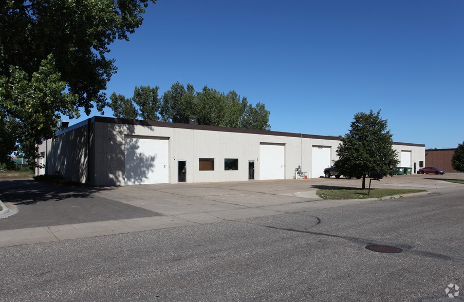 Primary Photo Of 1501 NE 101st Ave, Blaine Manufacturing For Sale