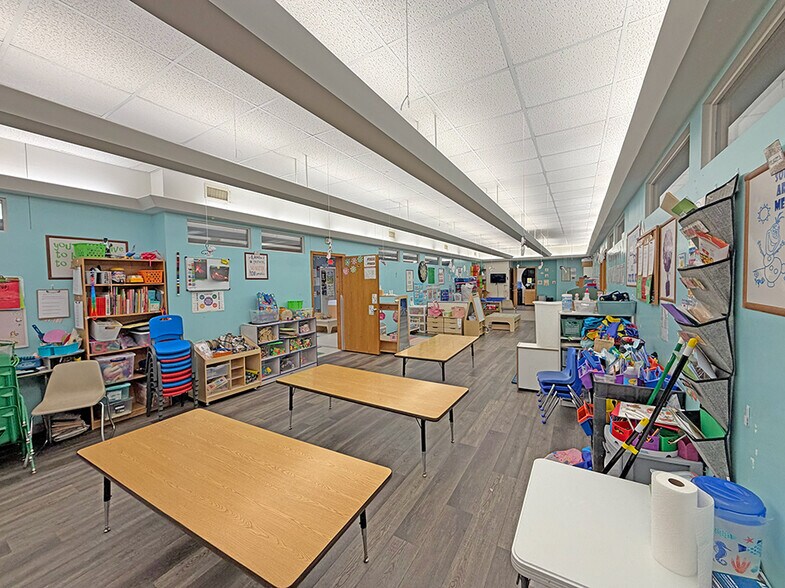 More Photos Of 2 Westwood Dr, Steeleville General Retail For Sale