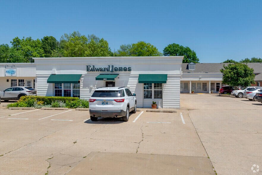 More Photos Of 4821-4825 S Peoria Ave, Tulsa Medical For Lease