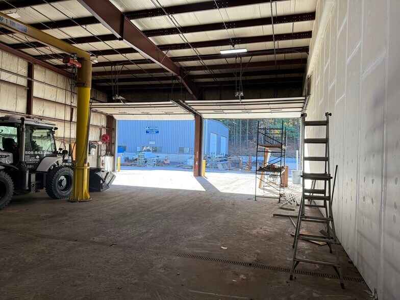 More Photos Of 329 W Main St, Northborough Flex For Lease