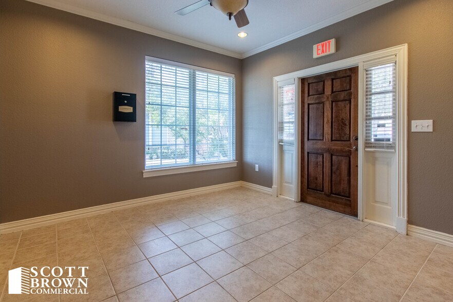 More Photos Of 860 Hebron Pky, Lewisville Office For Lease