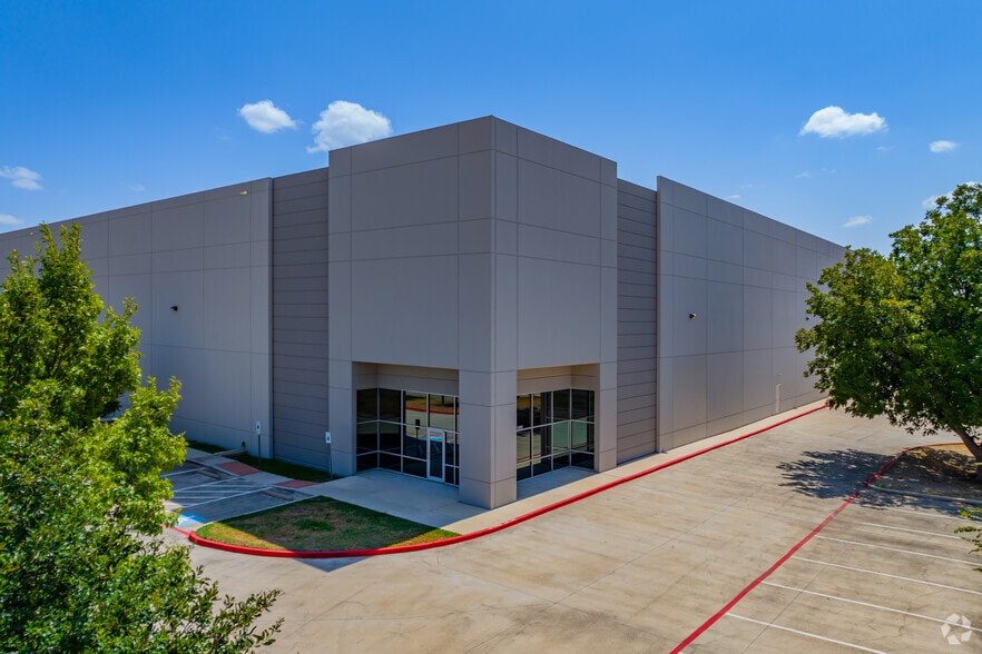 More Photos Of 10120 Fischer Rd, Von Ormy Distribution For Sale