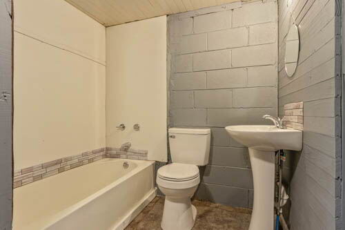 More Photos Of 450 S Oak St, Jackson Storefront Retail Office For Sale