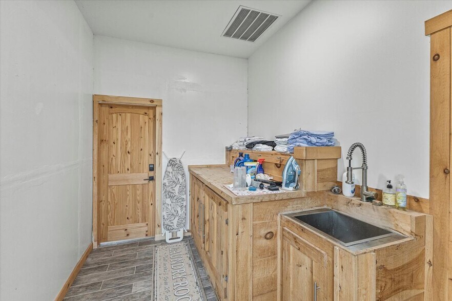 More Photos Of 241 Industrial Park Rd, Mountain City Warehouse For Sale