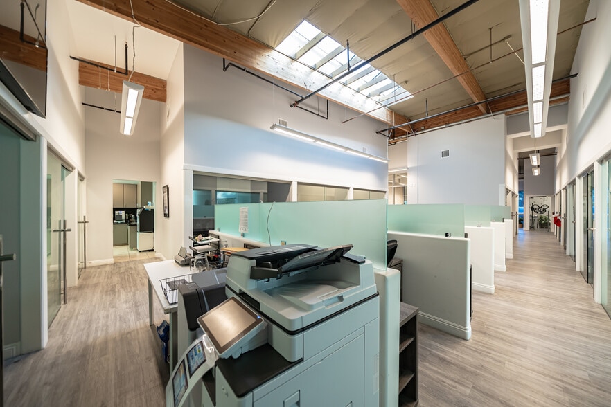 More Photos Of 90 Discovery, Irvine Office For Sale