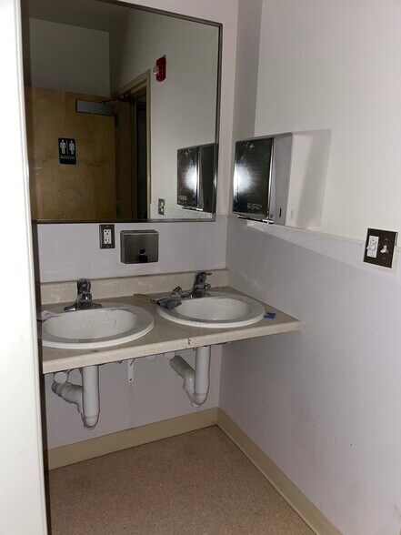 More Photos Of 410 Merhar Ave, Fairbanks Storefront For Lease