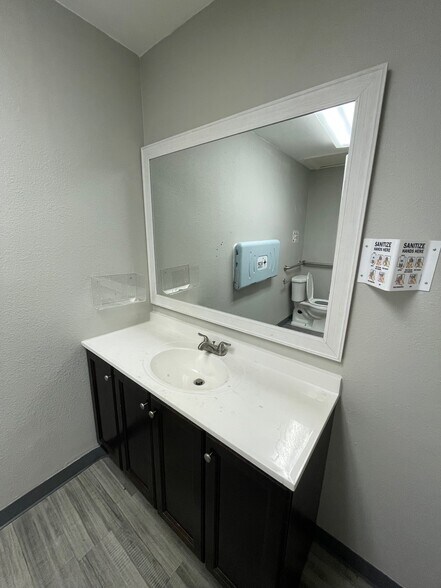 More Photos Of 2525 Wallingwood Dr, Austin Unknown For Lease