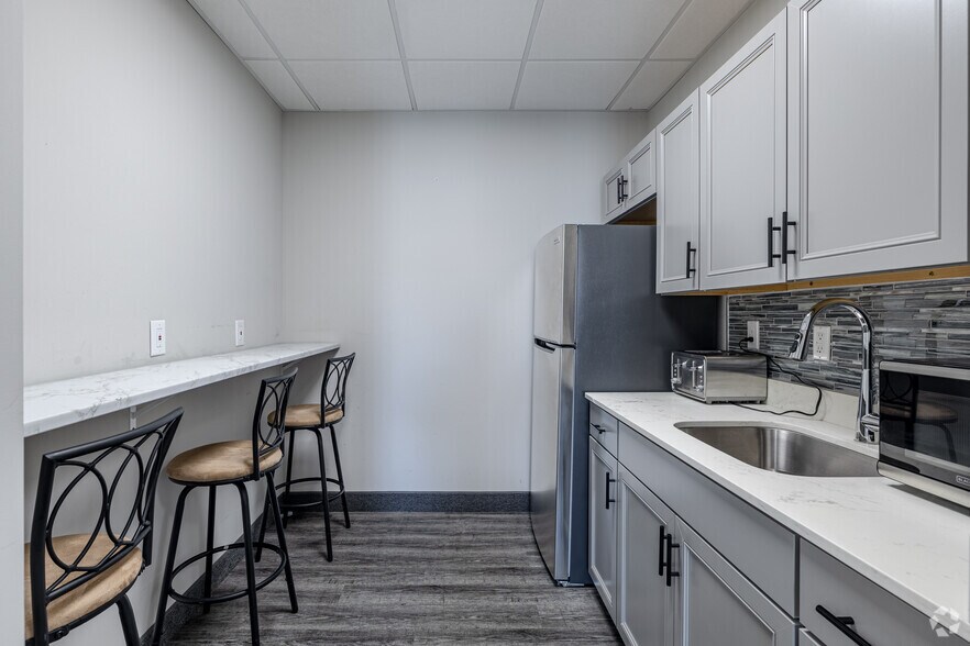 More Photos Of 10 Kingsbridge Rd, Fairfield Office For Sale