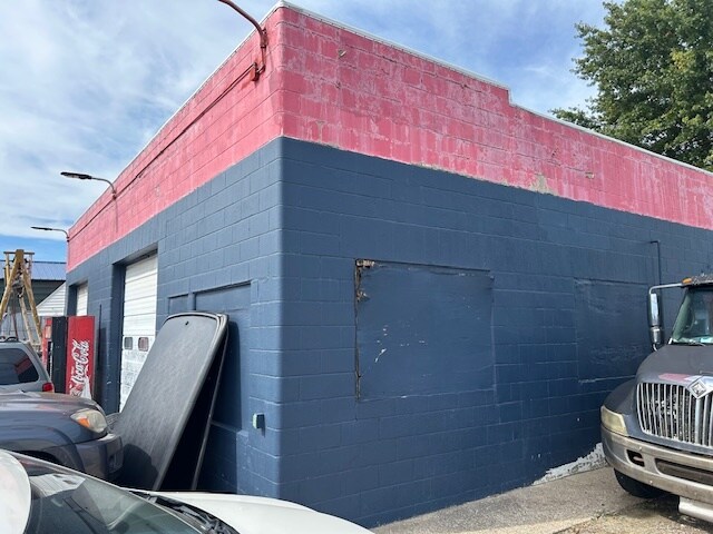 More Photos Of 1314 Tell St, Tell City Auto Dealership For Sale