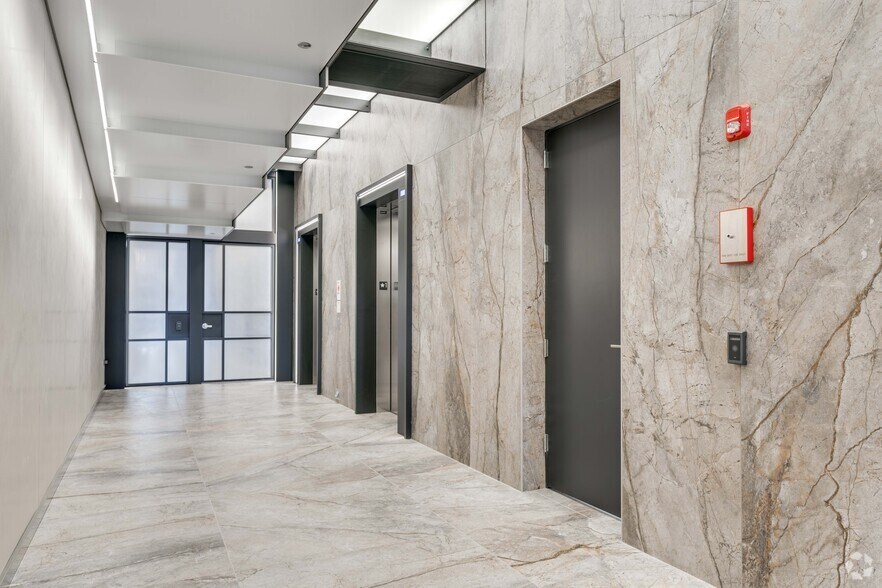 More Photos Of 215 N Peoria St, Chicago Office For Sale