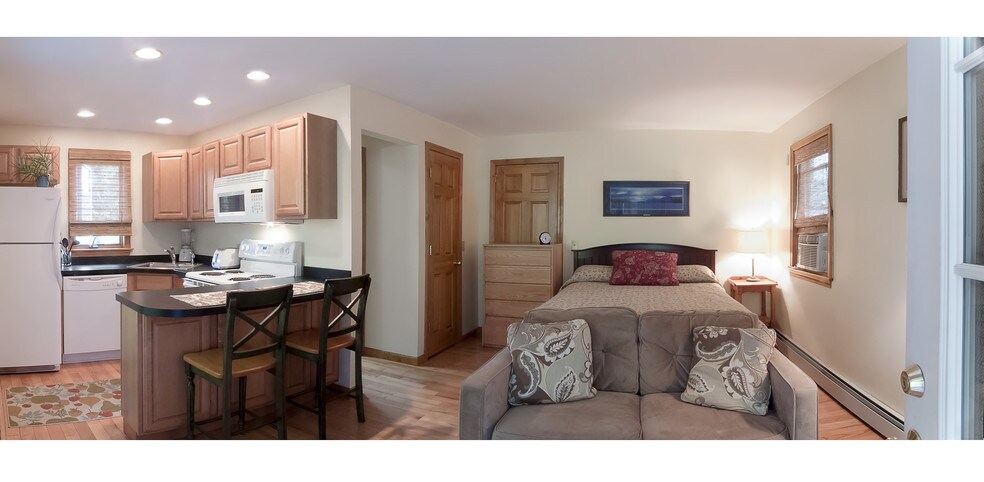 More Photos Of 660 Saratoga Rd, Wilton Hotel For Sale