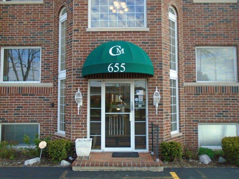 More Photos Of 655 Rockland Rd, Lake Bluff Office For Lease