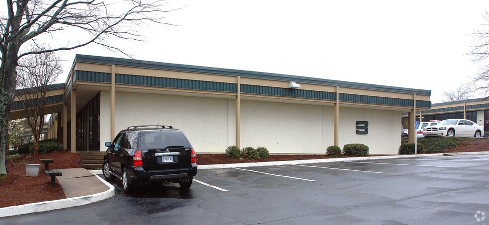 More Photos Of 25 Woods Lake Rd, Greenville Office For Lease