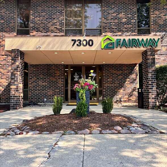 More Photos Of 7250 W College Dr, Palos Heights Office For Lease