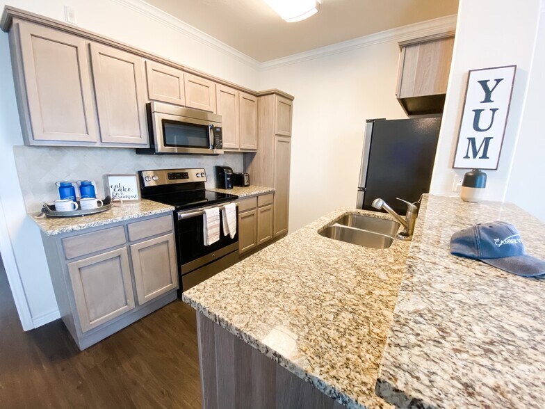 More Photos Of 2888 Nash St, Bryan Apartments For Sale