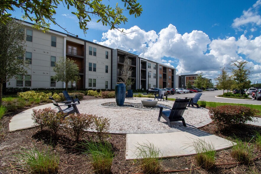 More Photos Of 234 E Mitchell Hammock Rd, Oviedo Apartments For Lease