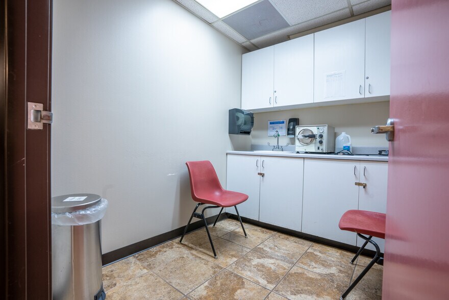 More Photos Of 4946 Florence Ave, Bell Medical For Sale